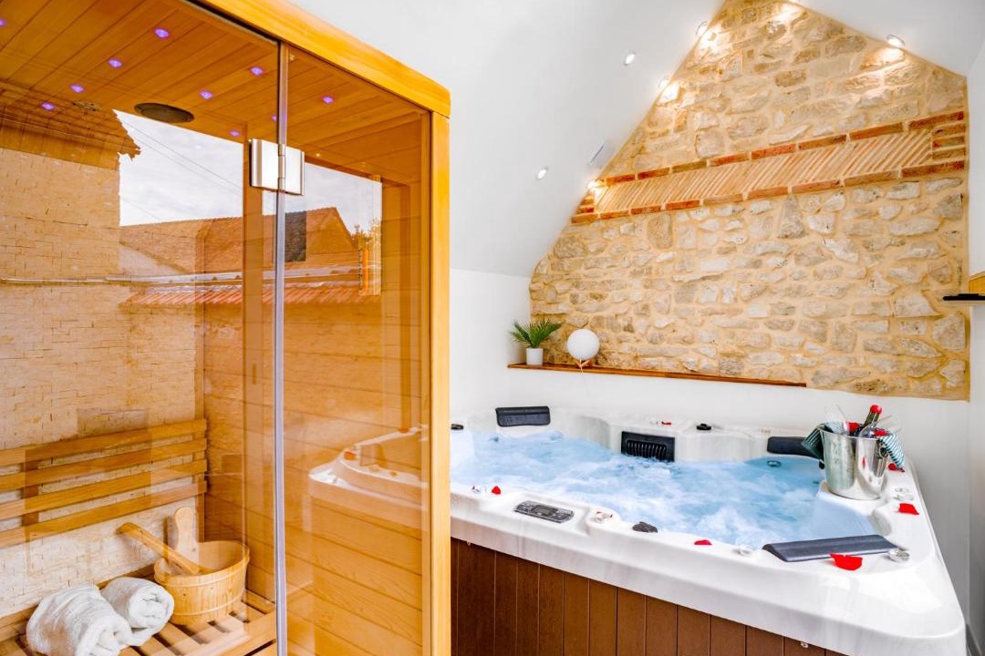 Photo of Others in Fains