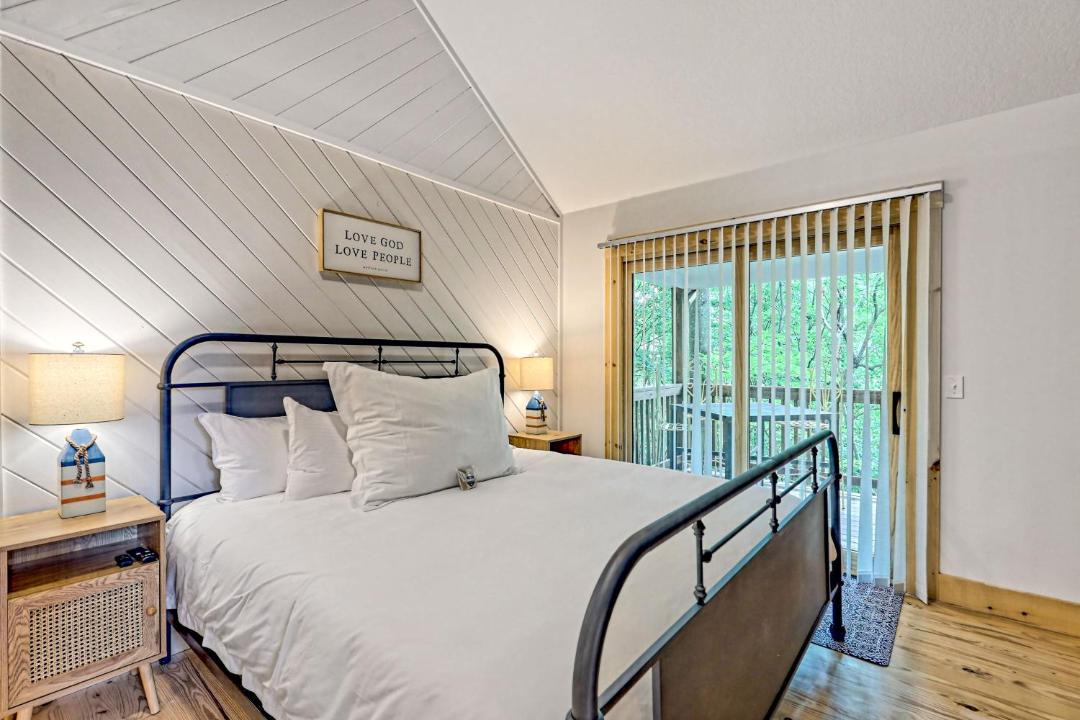 Photo of Bedroom in Blairsville