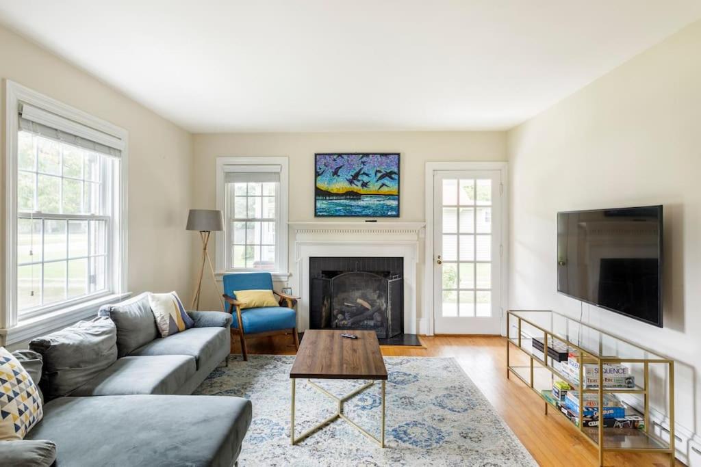 Photo of Livingroom in Weems