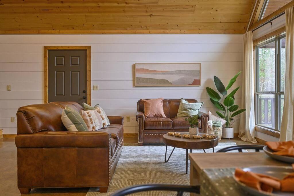 Photo of Livingroom in Broken Bow