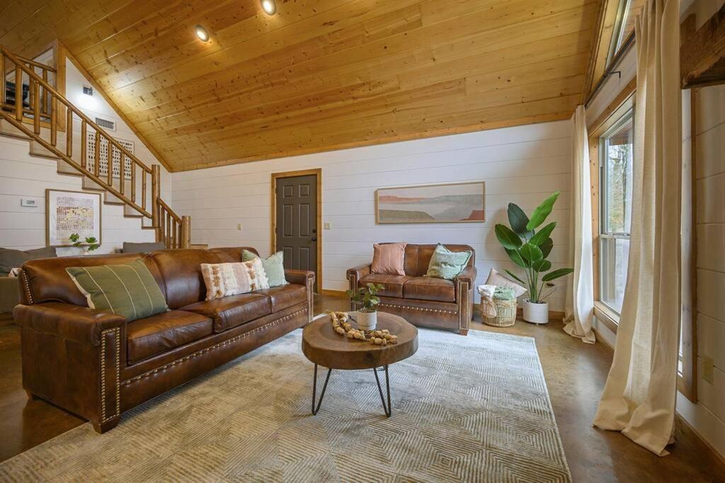 Photo of Livingroom in Broken Bow
