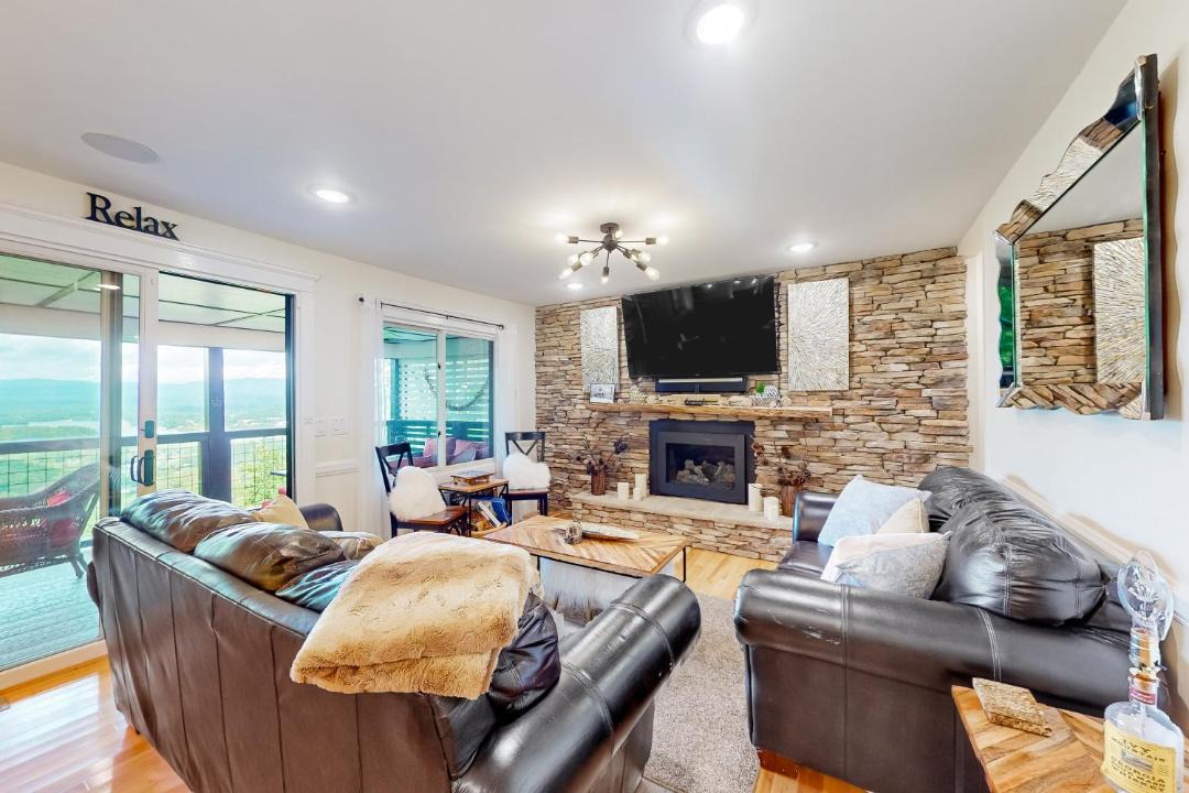 Photo of Livingroom in Hiawassee