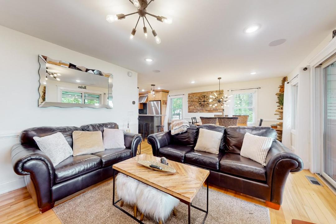 Photo of Livingroom in Hiawassee