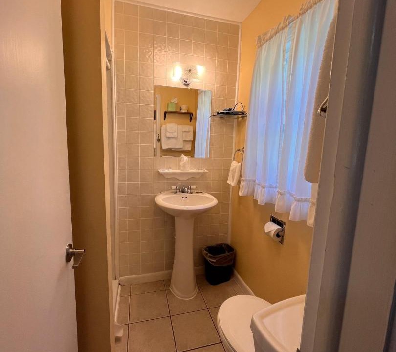Photo of Bathroom in Honor