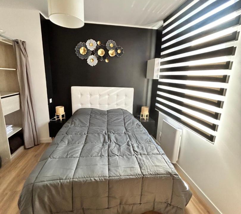 Photo of Bedroom in Lens