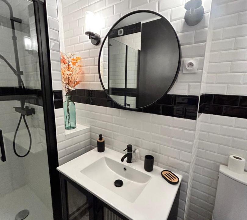 Photo of Bathroom in Lens