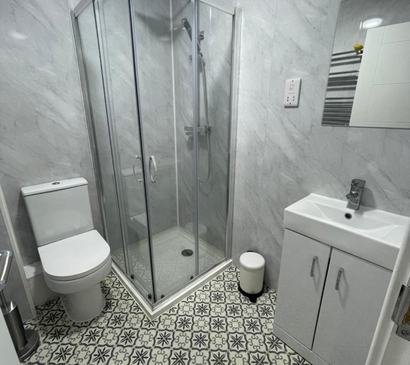 Photo of Bathroom in Island Gardens
