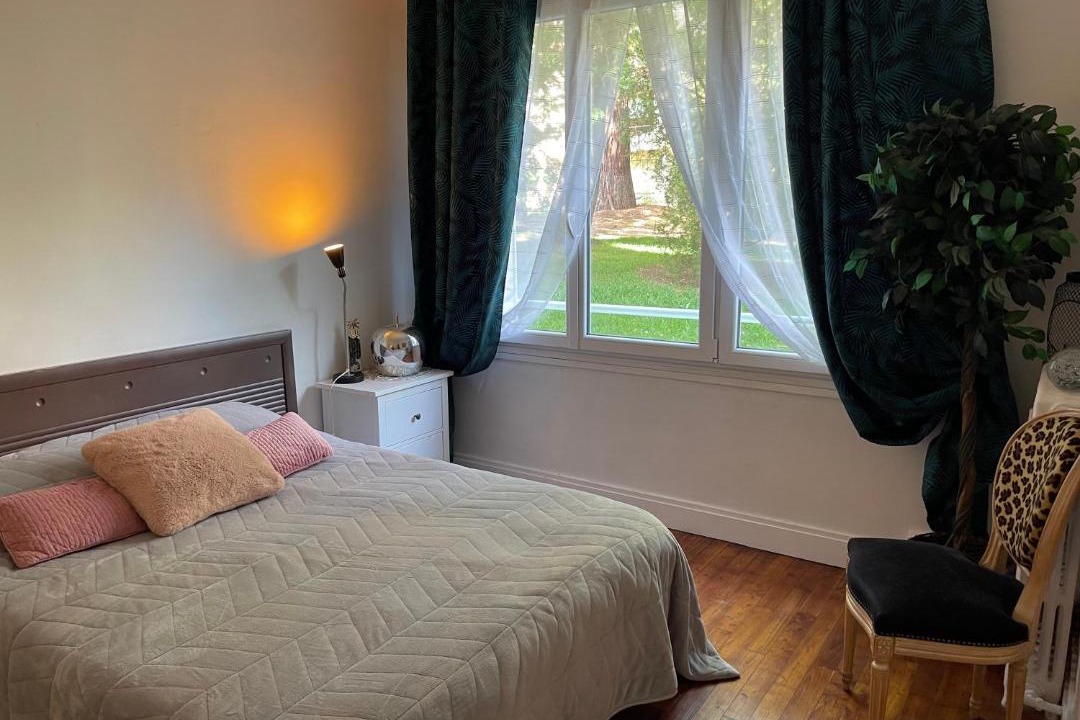 Photo of Bedroom in Chatou