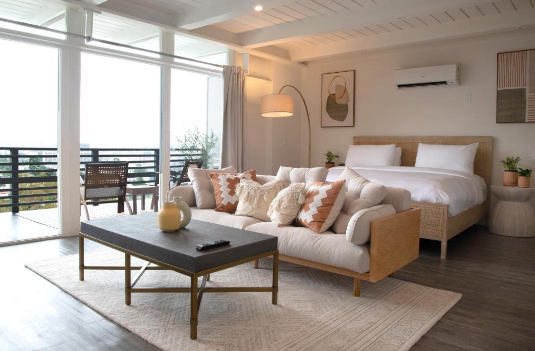 Photo of Livingroom in Hollywood Heights