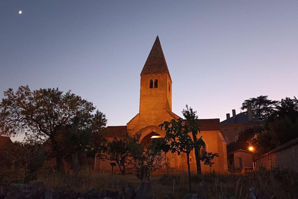 Photo of Buildings in Givry