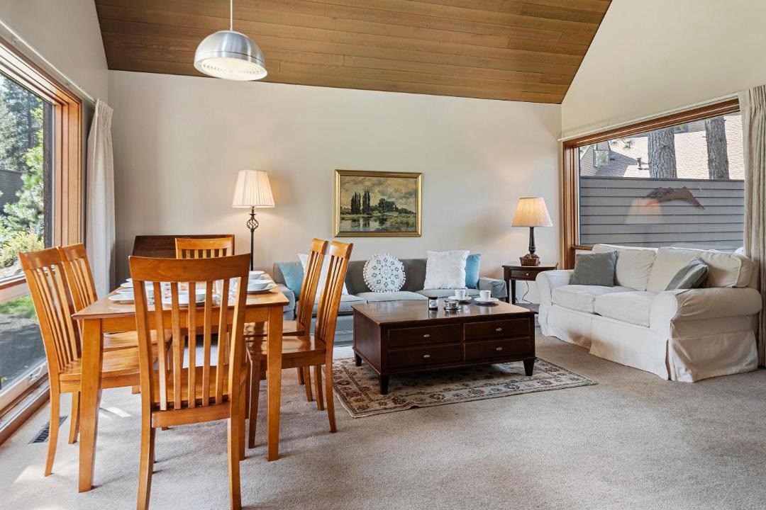 Photo of Livingroom in Overlook Park