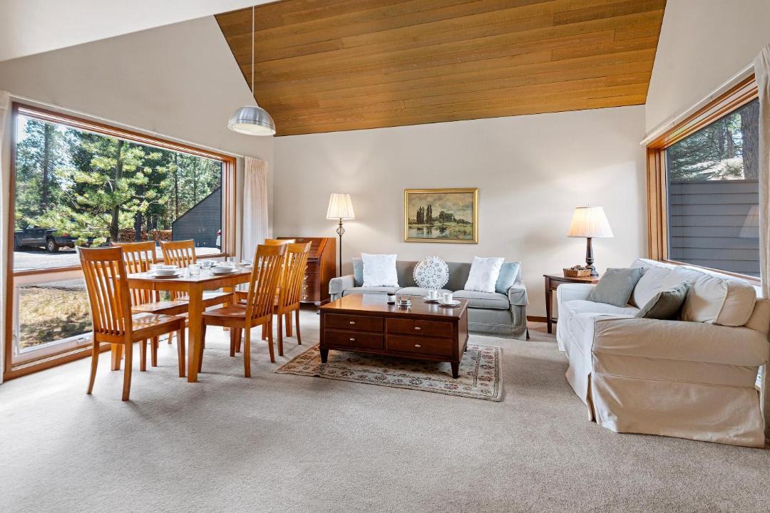 Photo of Livingroom in Overlook Park