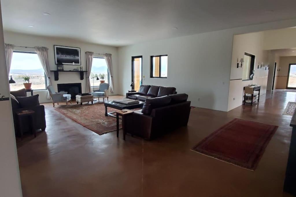 Photo of Livingroom in Ranchos De Taos