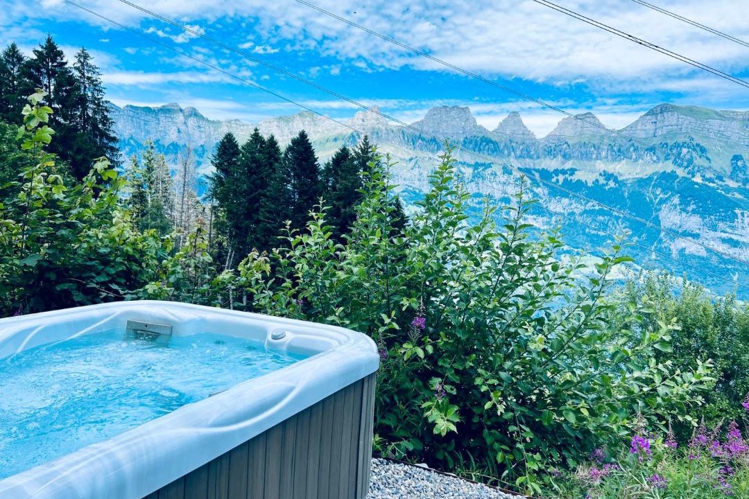 Photo of Others in Quarten