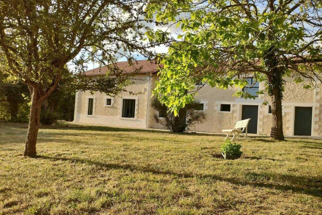Photo of Buildings in Lhommaize