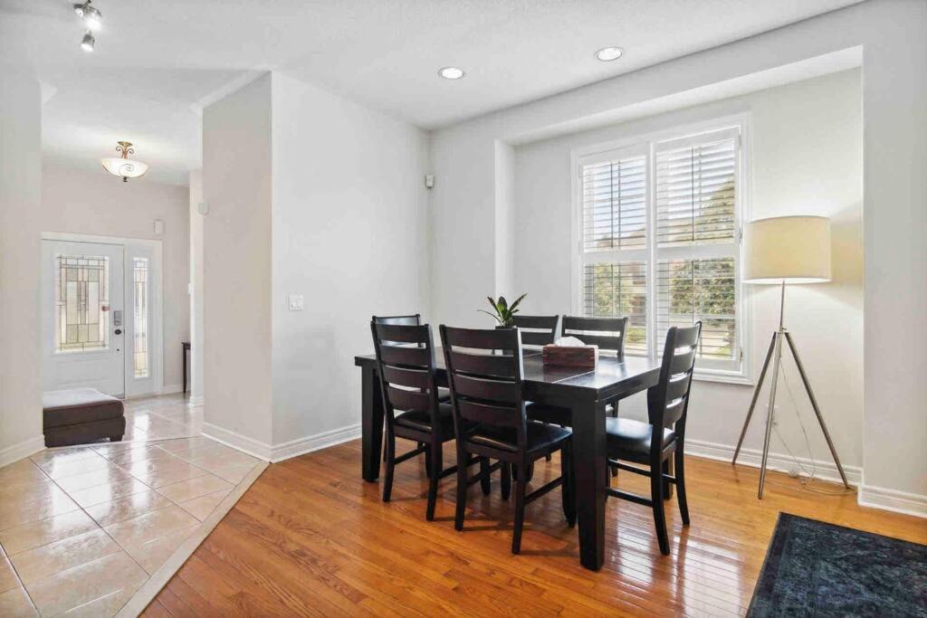 Photo of Livingroom in Richmond Hill