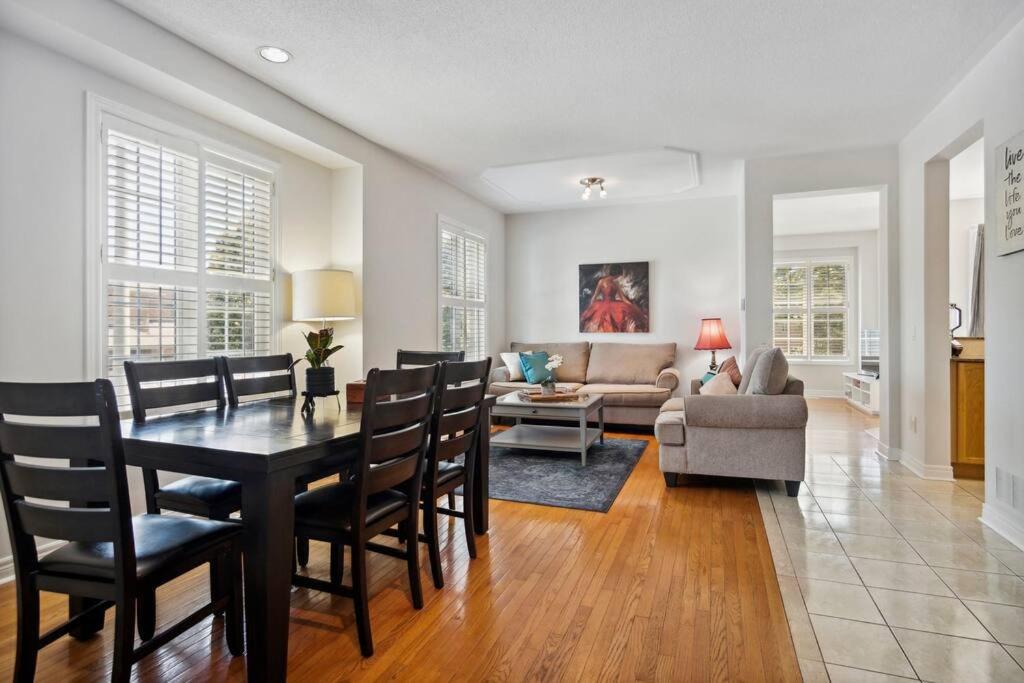 Photo of Livingroom in Richmond Hill