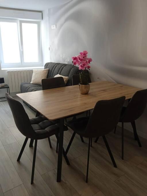 Photo of Livingroom in Saint-Julien-de-Vouvantes