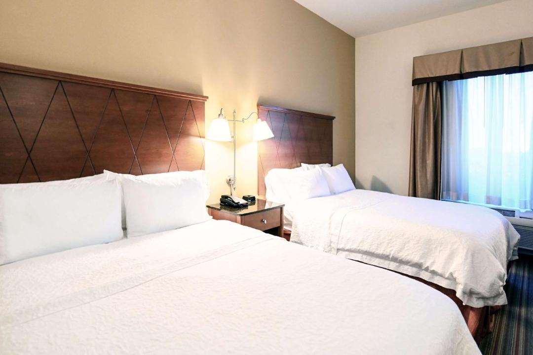 Photo of Bedroom in Coliseum Central