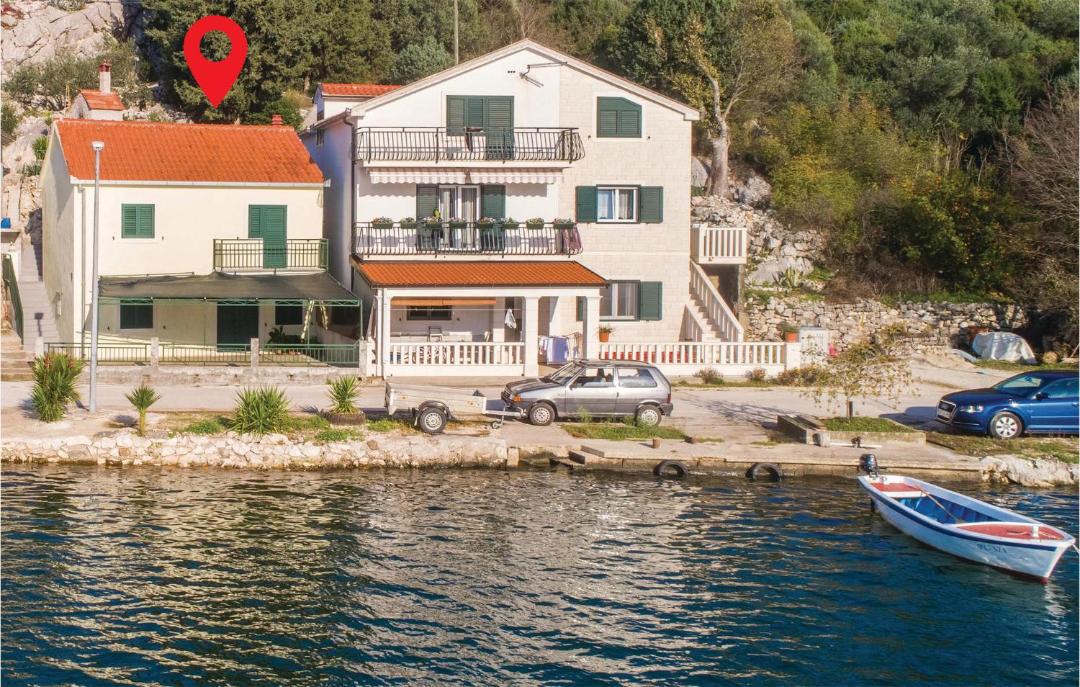 Photo of Others in Ploce