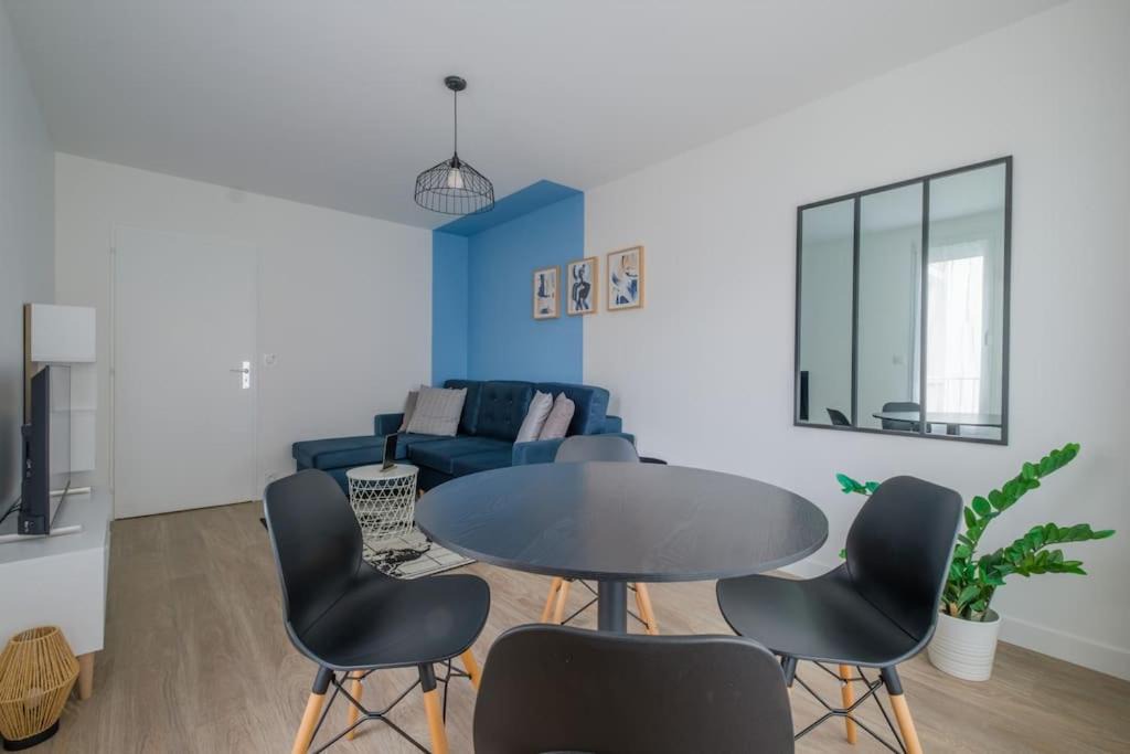 Photo of Livingroom in Courlancy