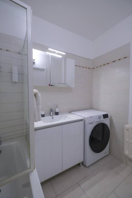 Photo of Bathroom in Courlancy