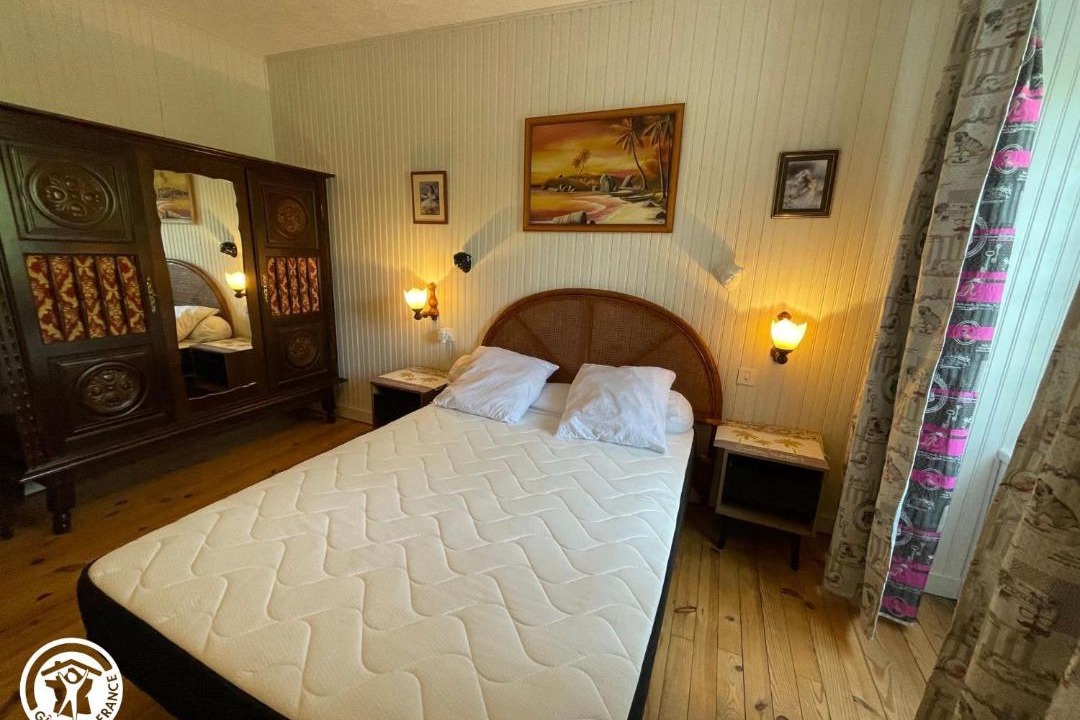 Photo of Bedroom in Thire