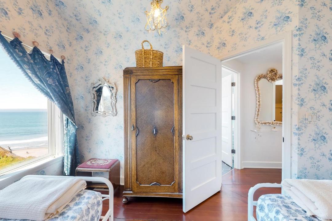 Photo of Others in Nelscott