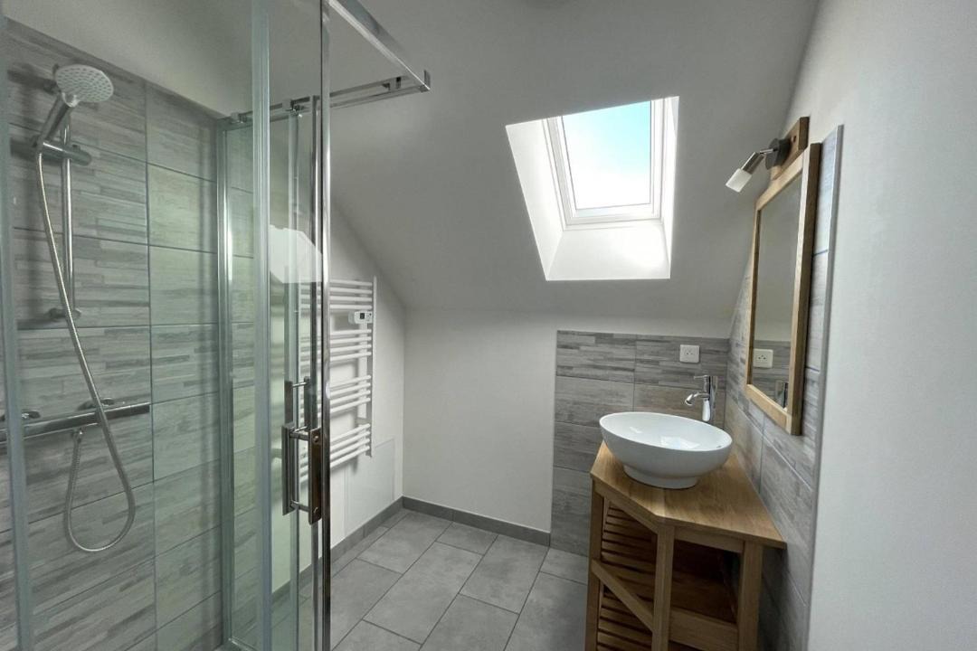 Photo of Bathroom in Droiturier