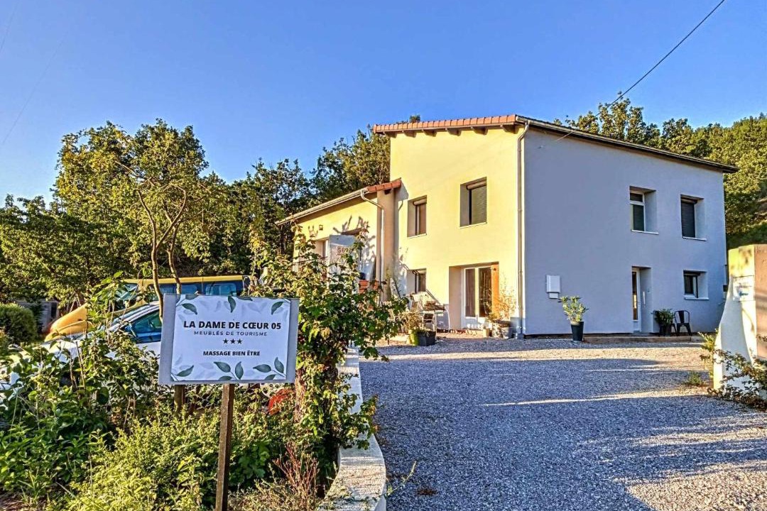 Photo of Buildings in Antonaves