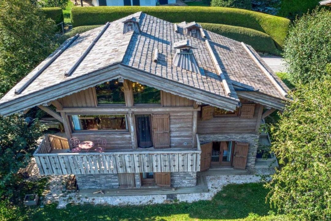 Photo of Buildings in Demi-Quartier