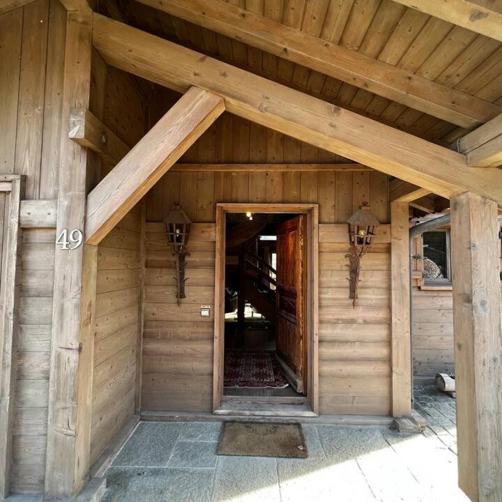 Photo of Buildings in Demi-Quartier