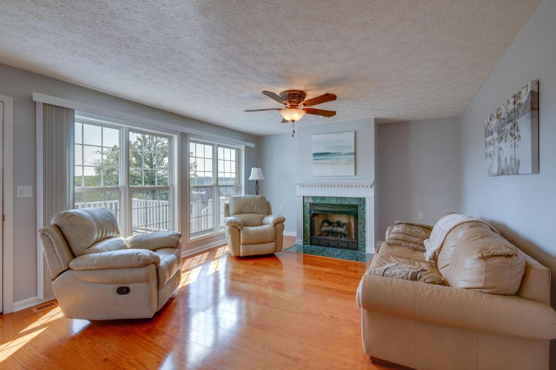 Photo of Livingroom in Lexington