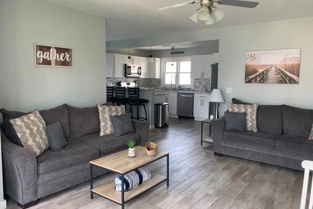 Photo of Others in Huron