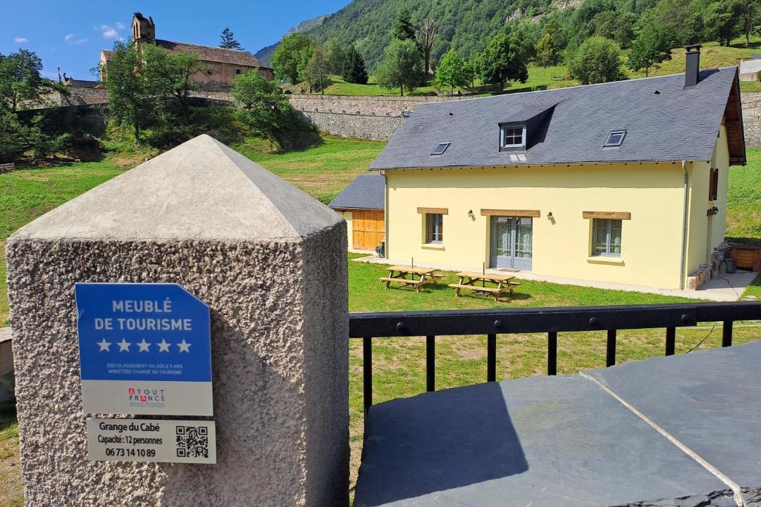 Photo of Buildings in Esquieze-Sere