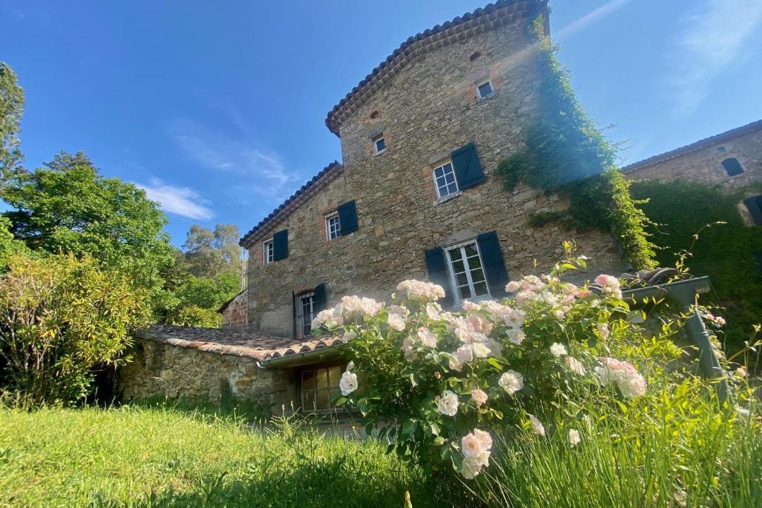 Photo of Buildings in Generargues