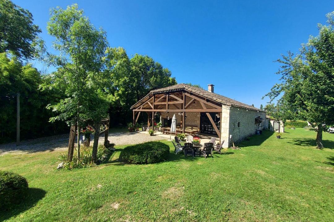 Photo of Buildings in Saint-Pantaleon