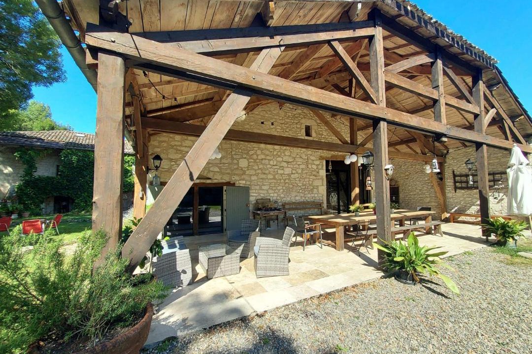 Photo of Buildings in Saint-Pantaleon