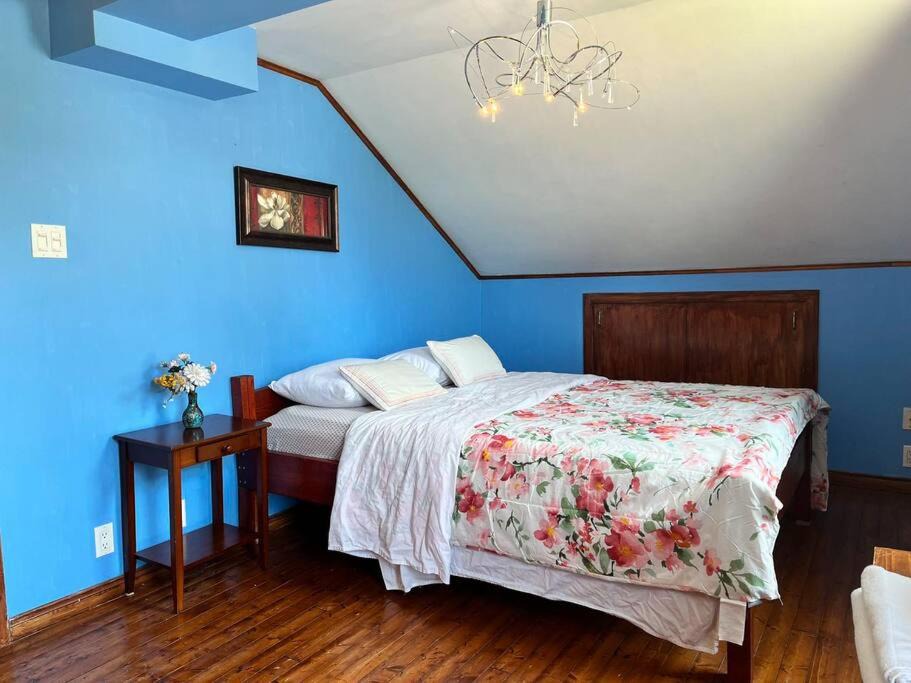 Photo of Bedroom in Saint-Redempteur