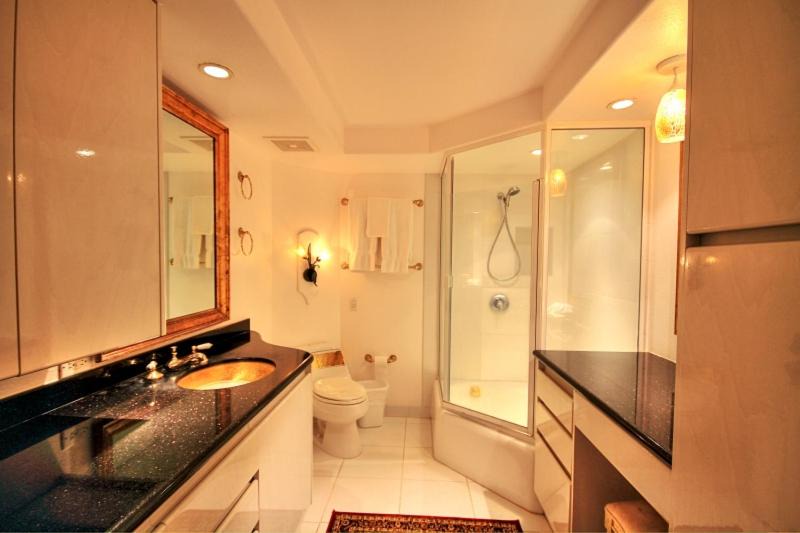 Photo of Others in Kahana