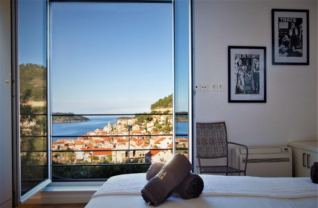 Photo of Others in Vis