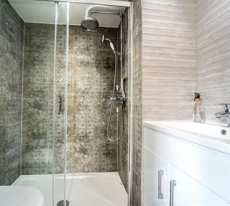 Photo of Others in Harlow