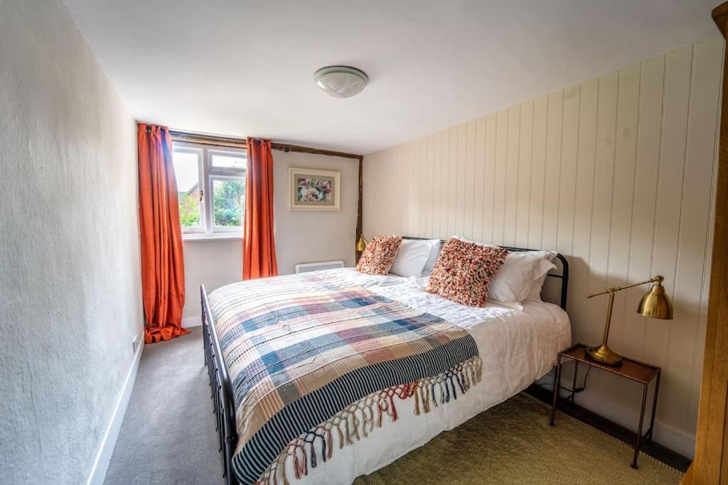 Photo of Others in Harlow