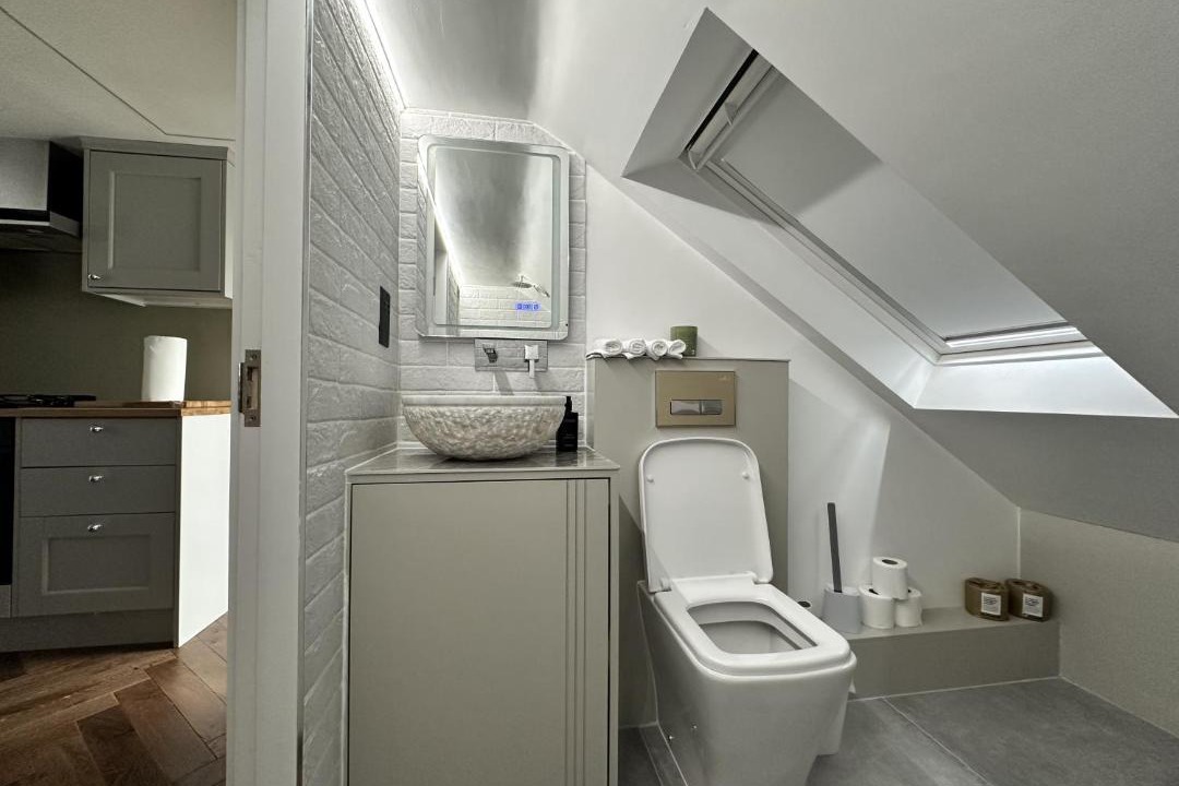 Photo of Others in Underhill