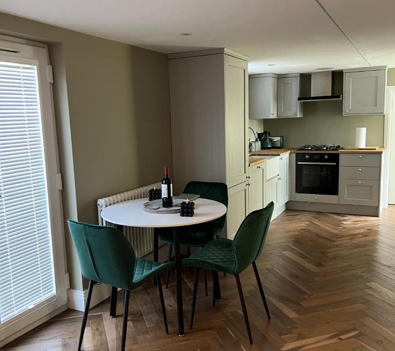 Photo of Others in Underhill