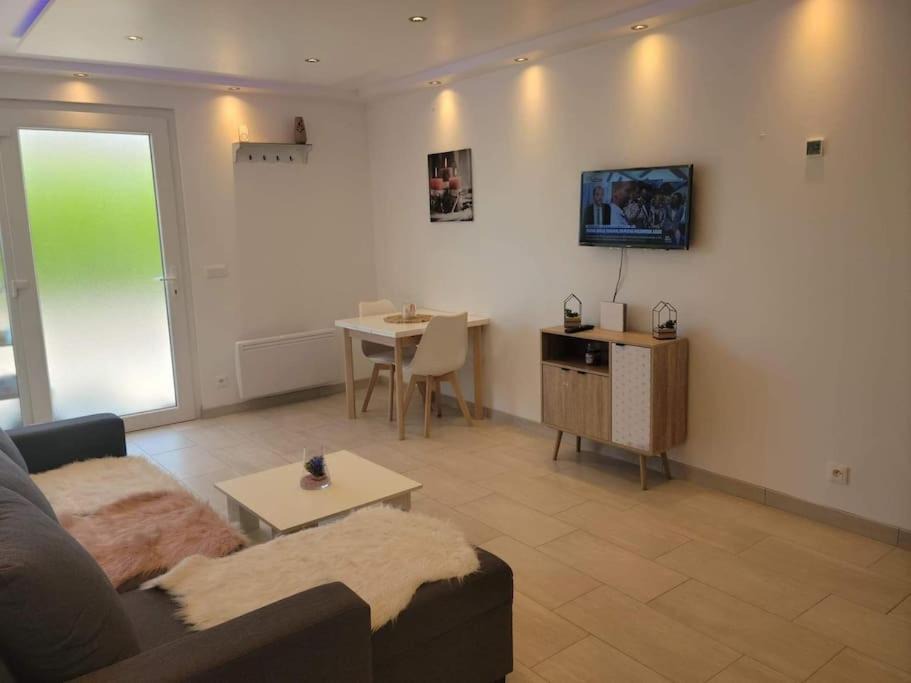 Photo of Livingroom in Saint-Hilaire-du-Rosier