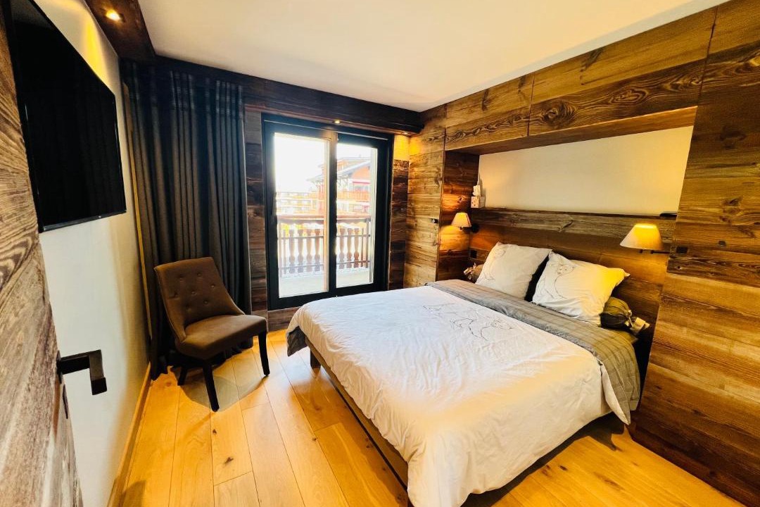 Photo of Bedroom in Lens