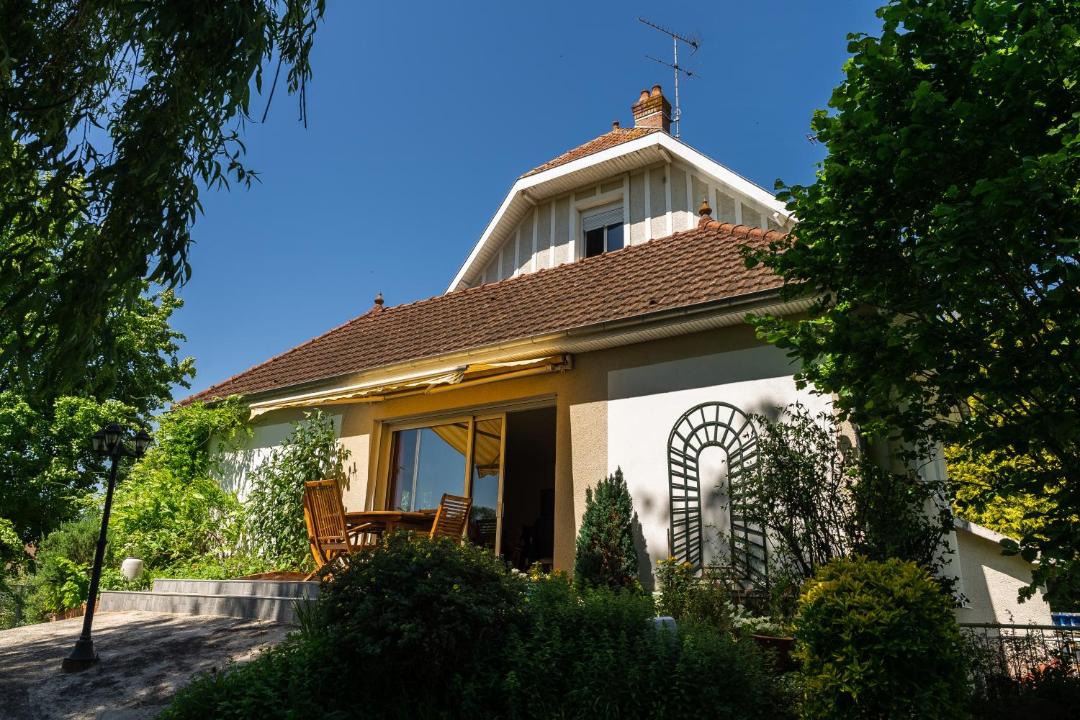 Photo of Buildings in Lusigny-sur-Barse