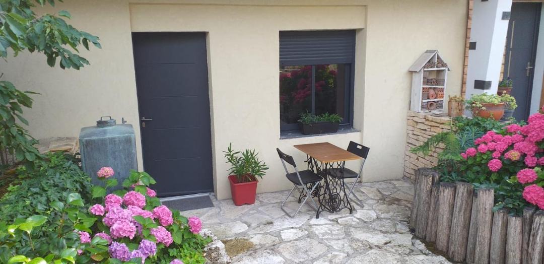 Photo of Buildings in Checy