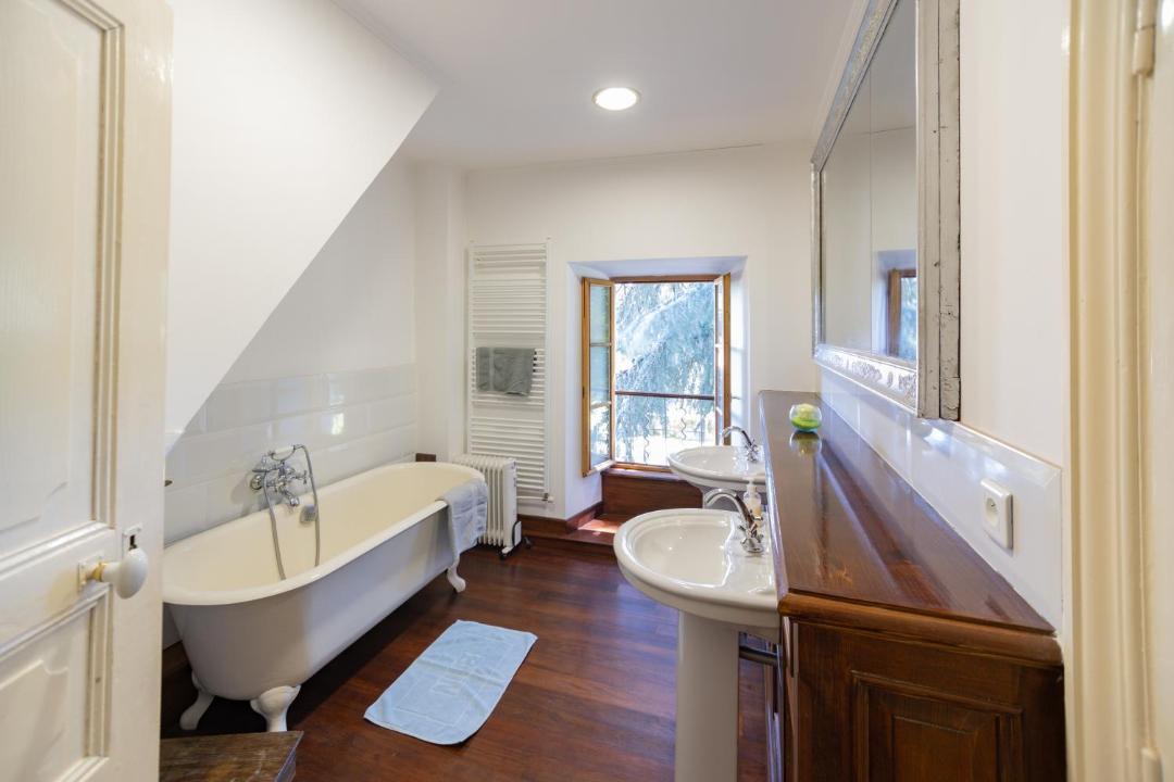 Photo of Bathroom in Ribes